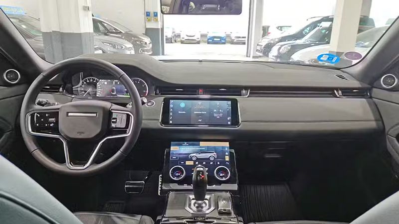Land Rover Range Rover Evoque • 2024 • 15,070 km 4