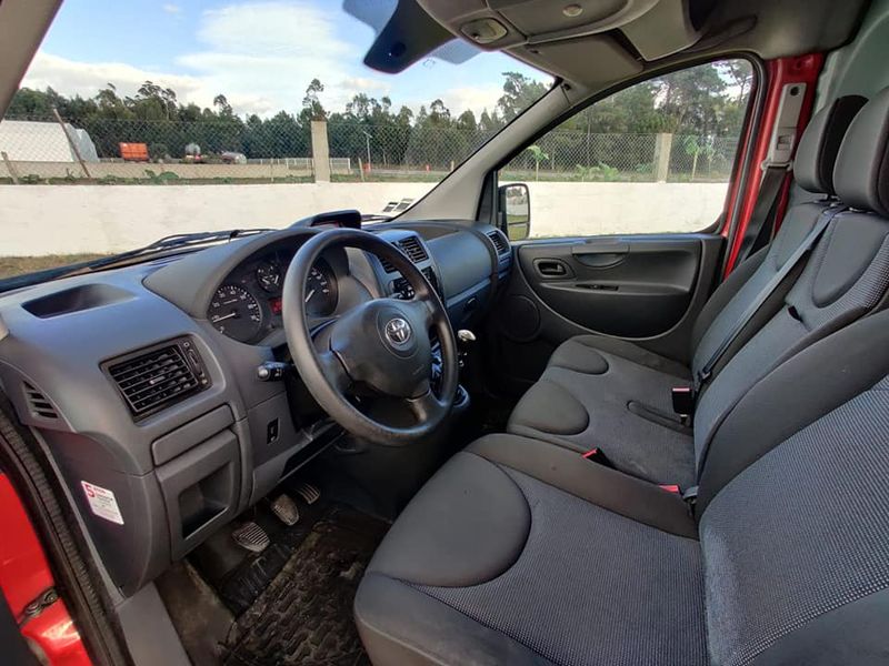 Toyota Hiace Van • 2014 • 60,000 km 4