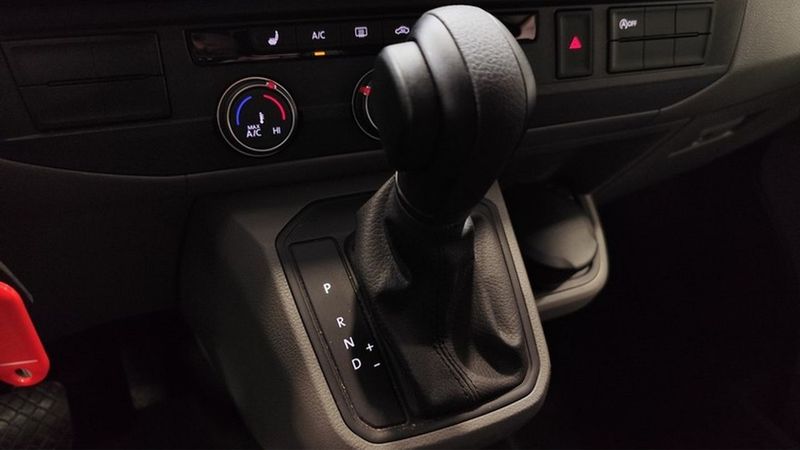 Volkswagen Multivan • 2023 • 28,109 km 3