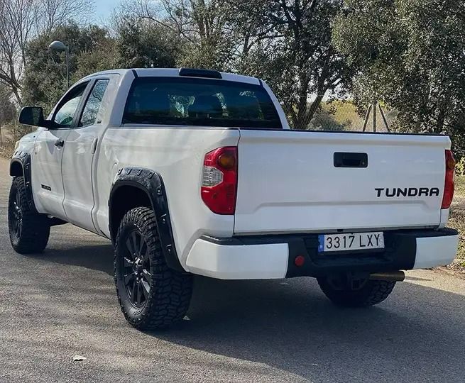 Toyota Tundra • 2016 • 90,000 km 2