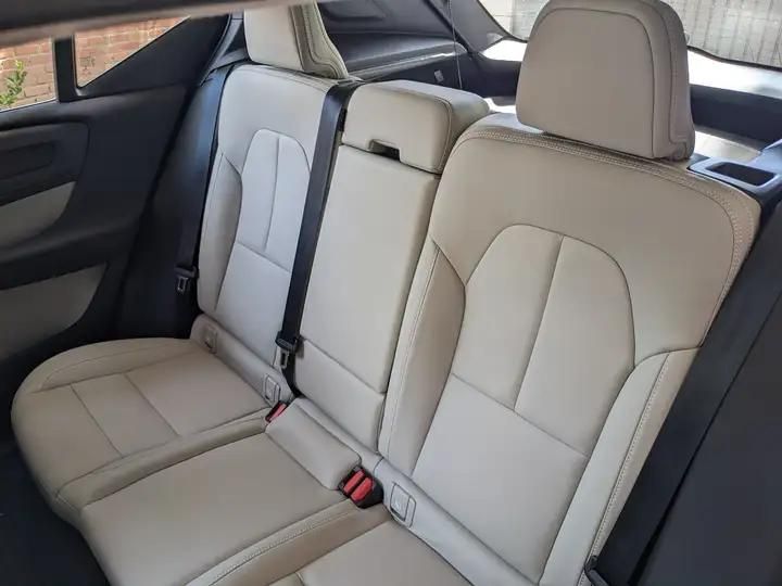 Volvo XC40 • 2020 • 26,500 km 4