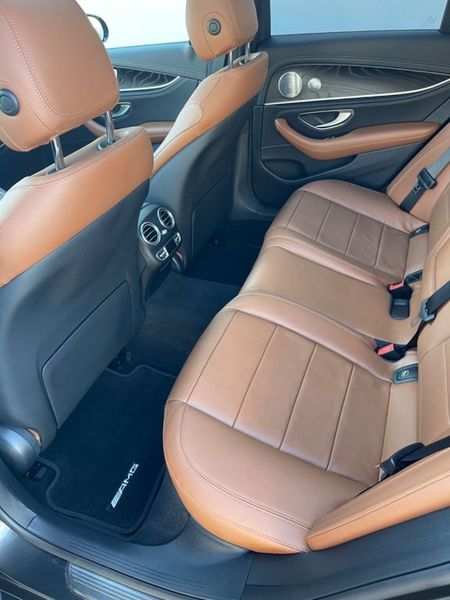 Mercedes-Benz E • 2021 • 18,200 km 4