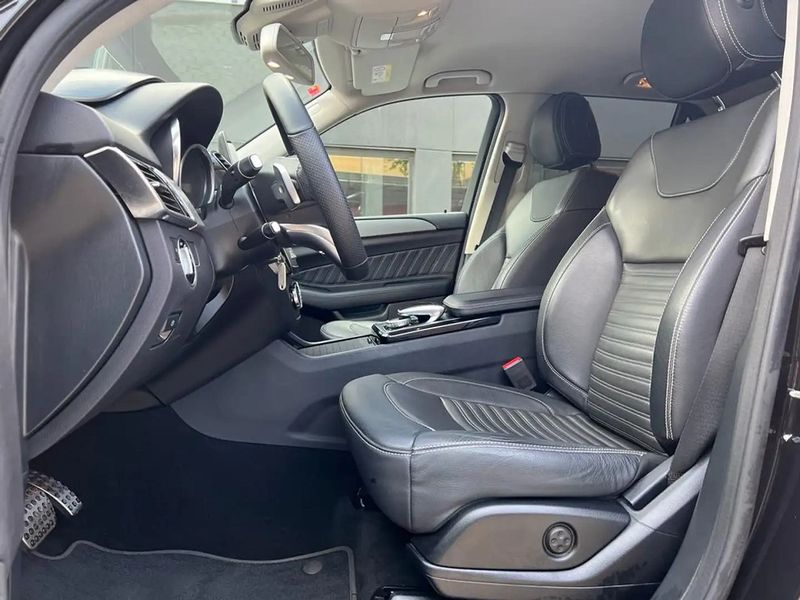 Mercedes-Benz GLE • 2018 • 93,000 km 8