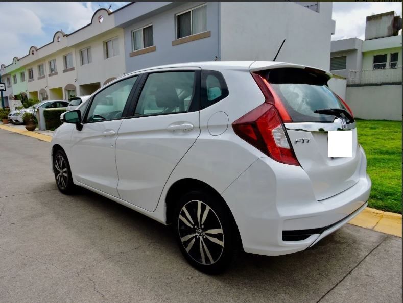Honda Fit • 2010 • 83,000 km 4