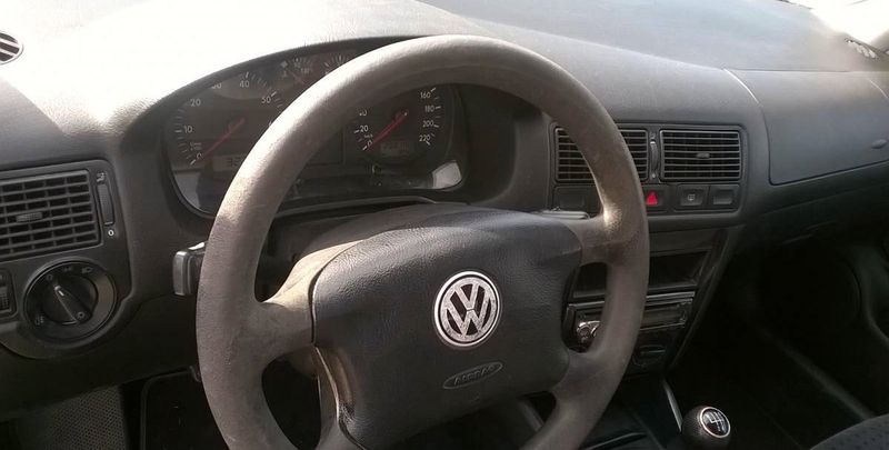 Volkswagen Golf • 1999 • 199,999 km 5