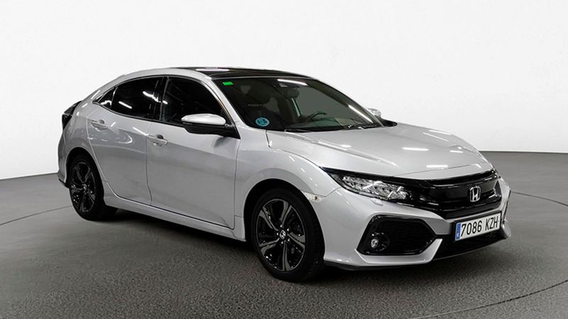 Honda Civic • 2019 • 23,523 km 4