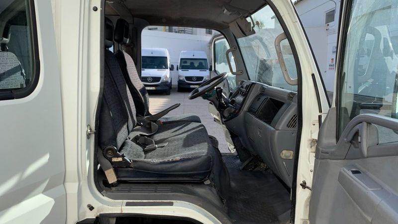 Mitsubishi Fuso canter • 2009 • 90,000 km 3