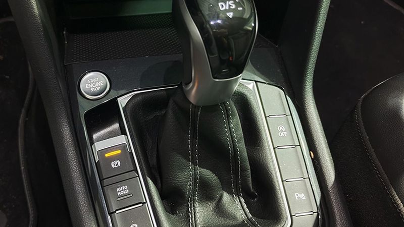 Volkswagen Tiguan • 2024 • 10,200 km 4