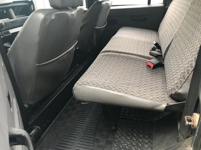 Land Rover Defender • 2001 • 124,000 km 15