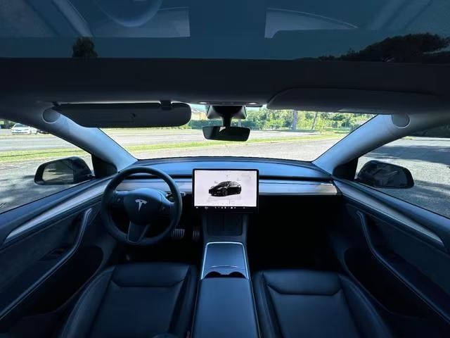 Tesla Model Y • 2023 • 59,000 km 8