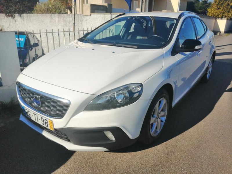 Volvo V40 • 2013 • 170,000 km 1