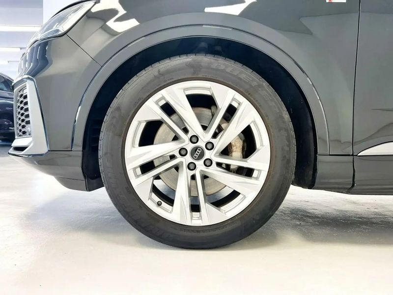 Audi Q7 • 2020 • 59,800 km 4