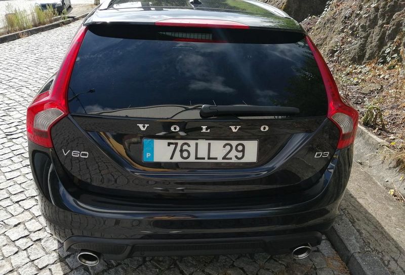 Volvo V60 • 2011 • 200,000 km 2