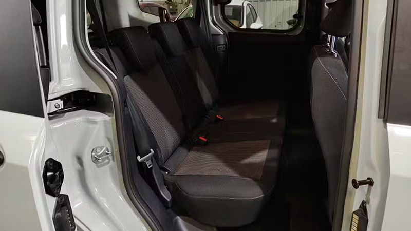 Ford Tourneo Connect • 2024 • 3,983 km 18