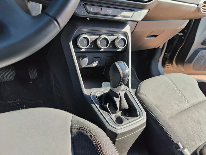 Dacia Sandero • 2023 • 19,000 km 10