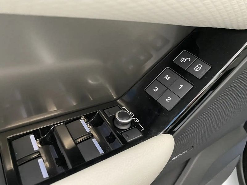 Land Rover Range Rover Velar • 2018 • 117,000 km 2