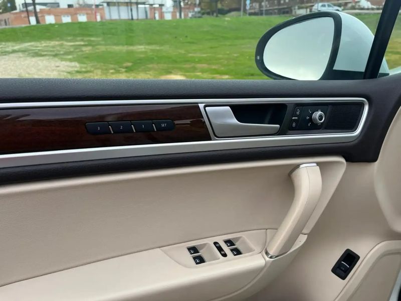 Volkswagen Touareg • 2015 • 66,000 km 2