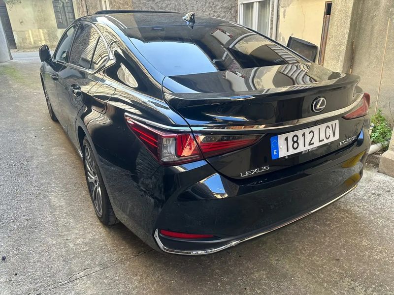 Lexus ES • 2019 • 39,000 km 4