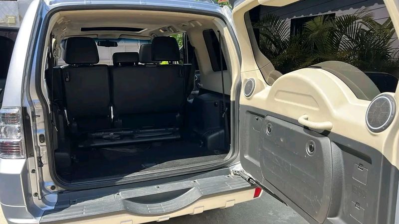 Mitsubishi Pajero • 2023 • 3,000 km 6