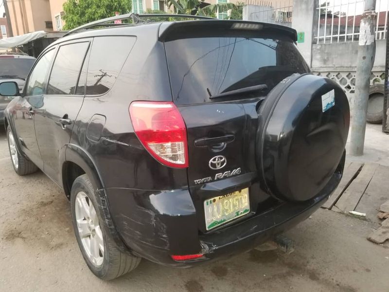 Toyota 4-Runner • 2007 • 78,800 km 3