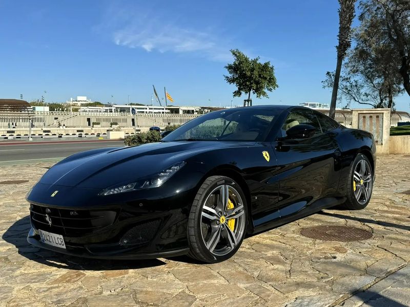 Ferrari Portofino • 2020 • 17,600 km 1