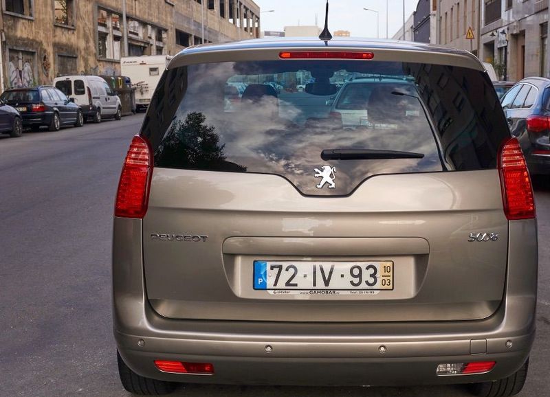 Peugeot 5008 • 2010 • 56,111 km 2