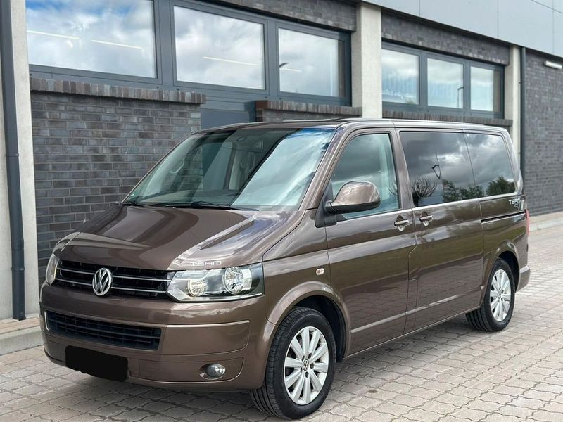 Volkswagen T5 • 2010 • 235,000 km 5