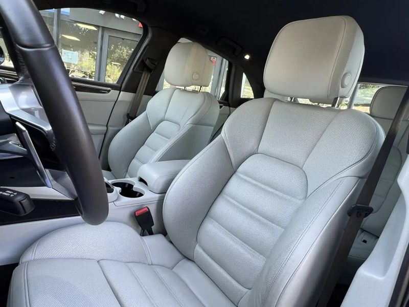 Porsche Macan • 2021 • 59,000 km 10