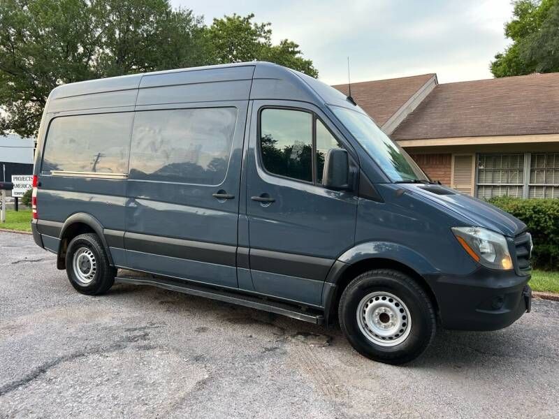 Mercedes-Benz 310 Van • 2020 • 40,582 km 4