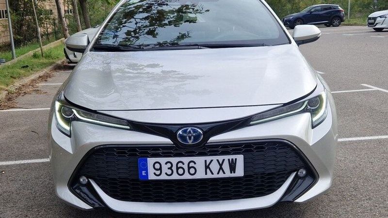 Toyota Corolla Hybrid • 2019 • 102,000 km 2
