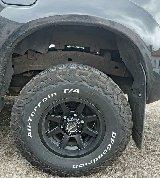 Toyota Hilux • 2008 • 205,000 km 9