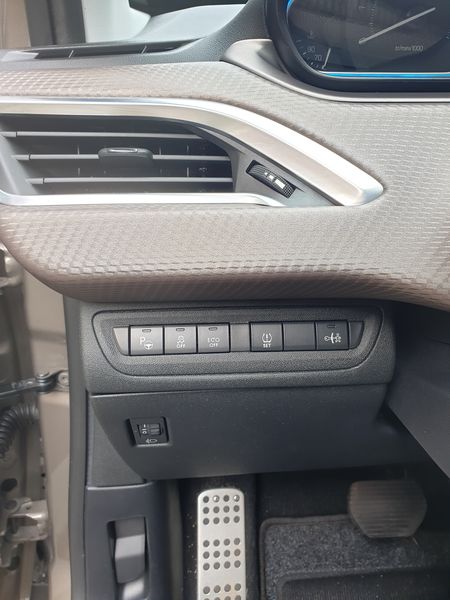 Peugeot 2008 • 2014 • 63,600 km 31