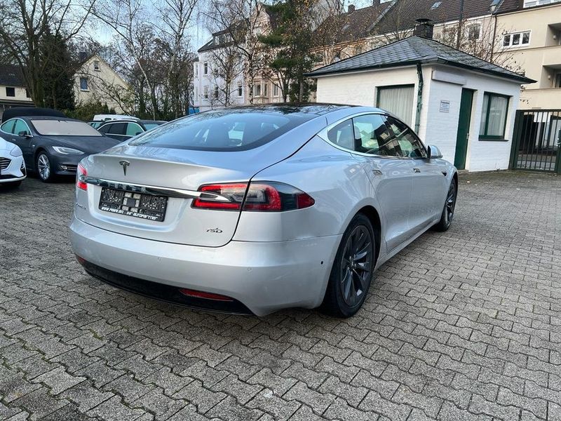 Tesla Model S • 2018 • 90,000 km 2