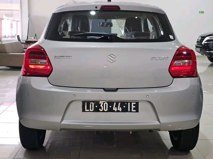 Suzuki Swift • 2023 • 44 km 3