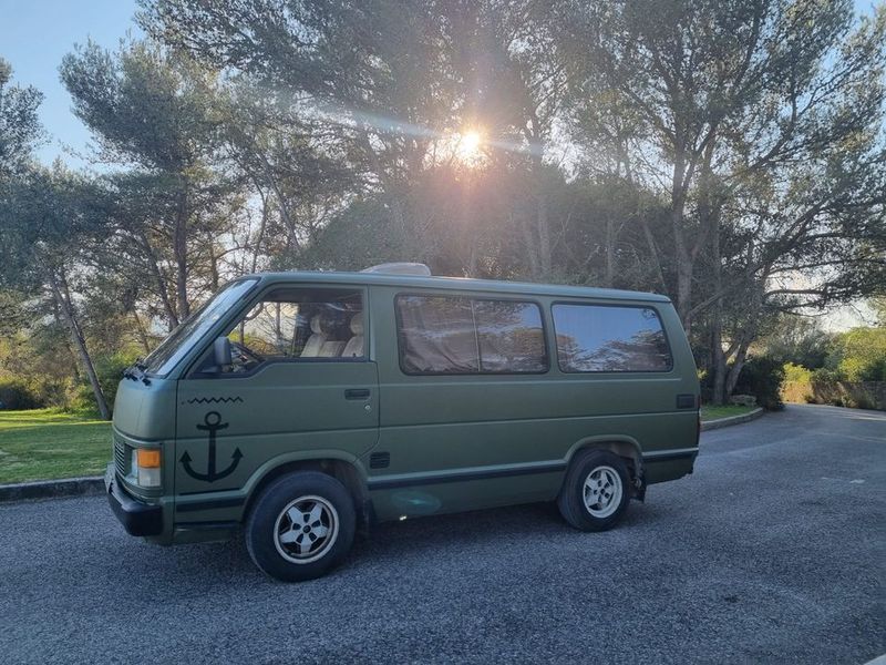 Toyota Hiace • 1989 • 216,000 km 2
