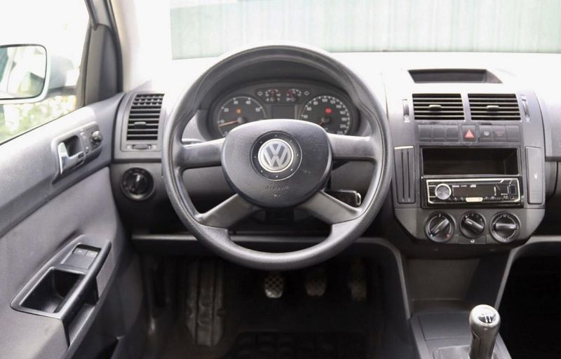 Volkswagen Polo • 2004 • 15,100 km 4