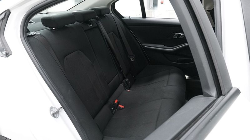 BMW 3 Series • 2019 • 106,800 km 18