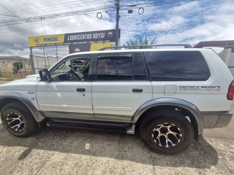 Mitsubishi Montero • 2000 • 368,867 km 1