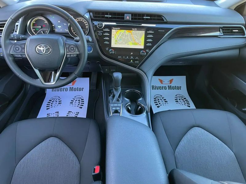 Toyota Camry Hybrid • 2020 • 39,000 km 2
