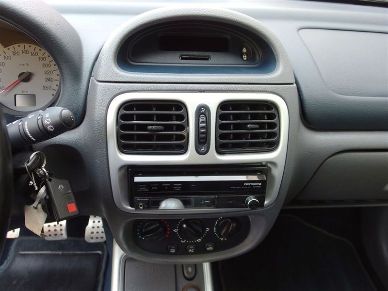 Renault Clio • 2003 • 116,543 km 3