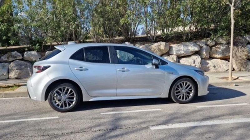 Toyota Corolla Hybrid • 2019 • 102,000 km 4
