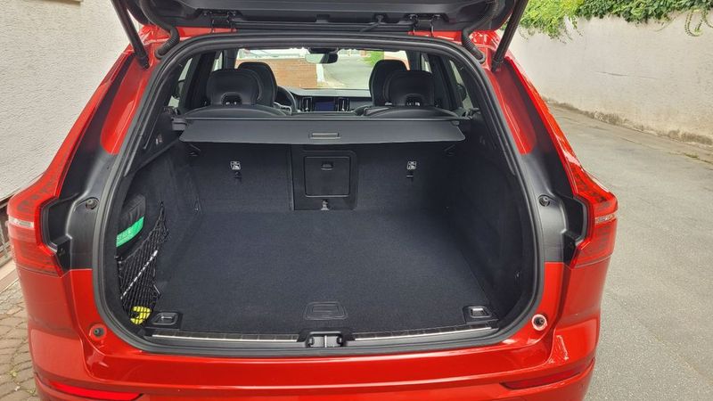 Volvo XC60 • 2021 • 40,000 km 5