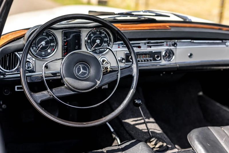 Mercedes-Benz SL • 1965 • 45,000 km 11