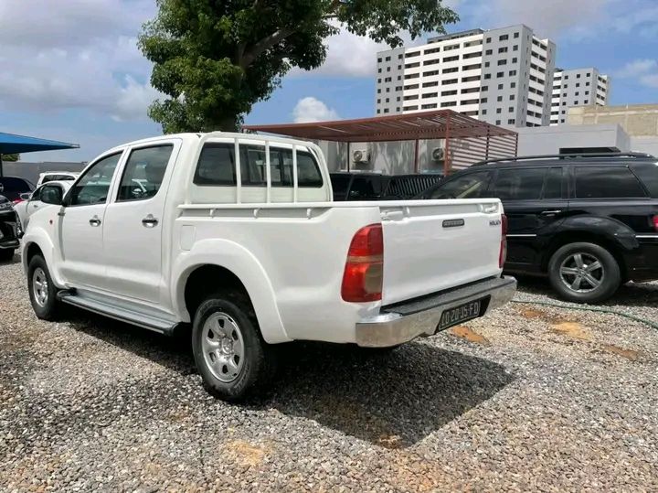 Toyota Hilux • 2021 • 27,000 km 3