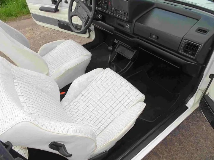 Volkswagen Golf Cabrio • 1987 • 251,000 km 9