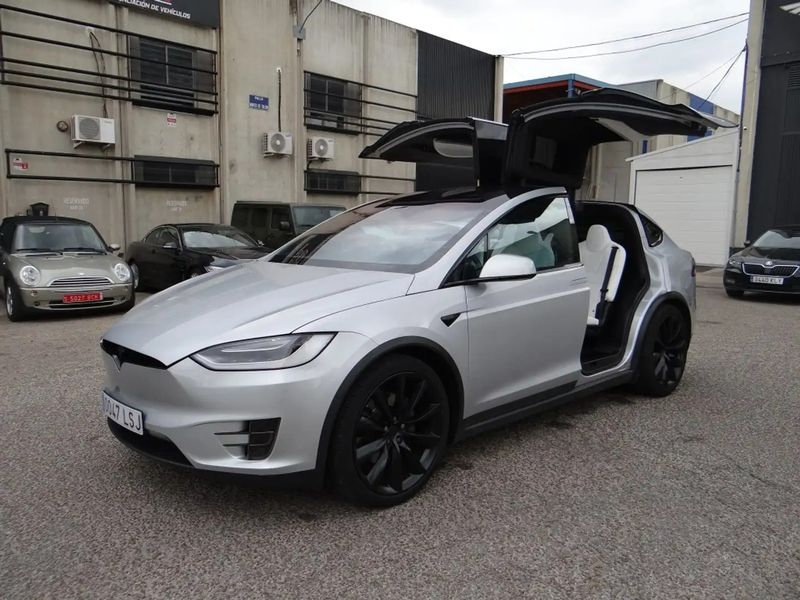Tesla Model X • 2017 • 99,000 km 3