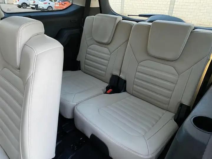 Ford S-Max • 2015 • 145,000 km 3