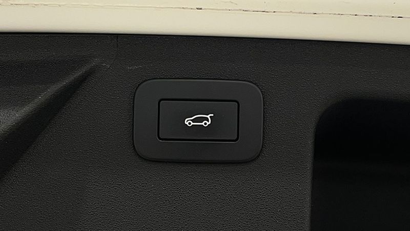 Land Rover Discovery Sport • 2022 • 78,450 km 15