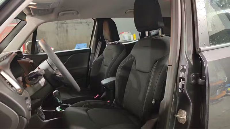 Jeep Renegade • 2024 • 23,000 km 6