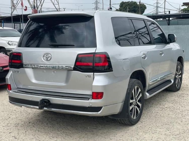 Toyota Land Cruiser • 2017 • 3 km 2